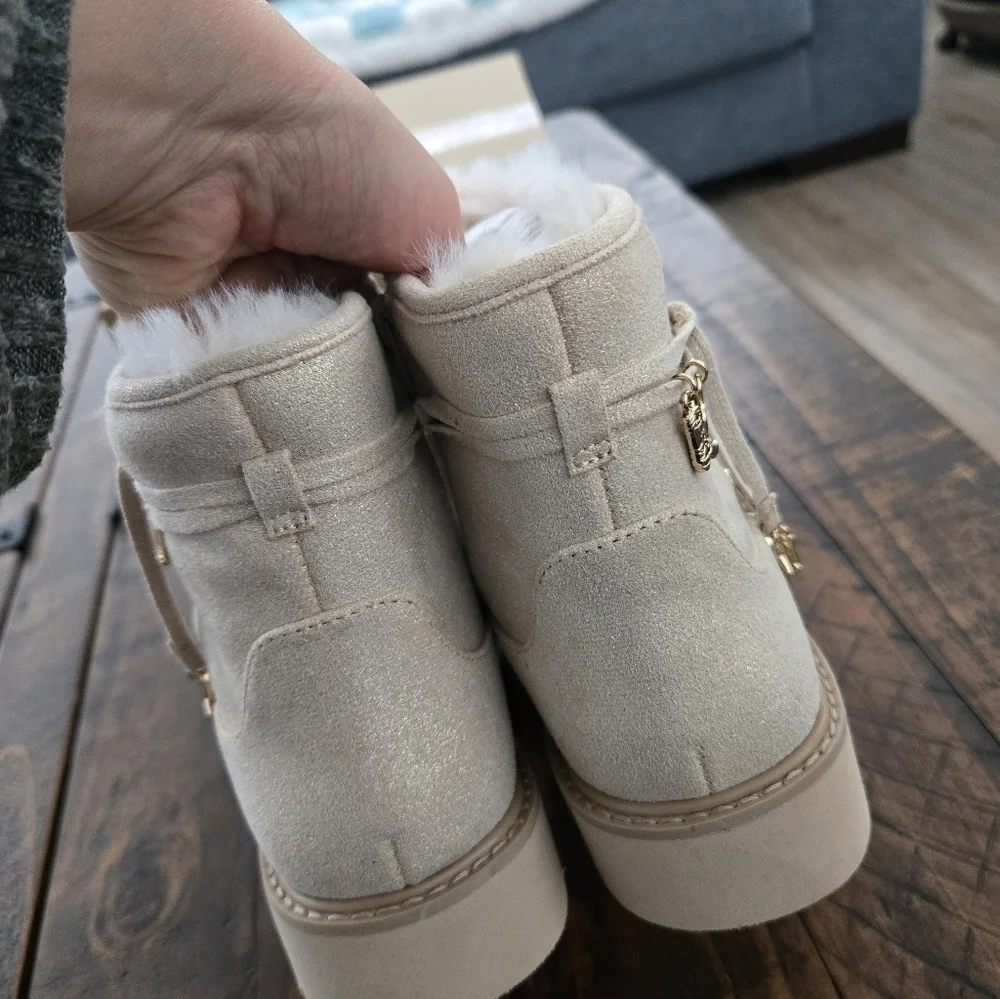 Steve Madden Kids' SIGMA Sand Lug Faux Fur Girls' Ankle Boot. Size 4. New.